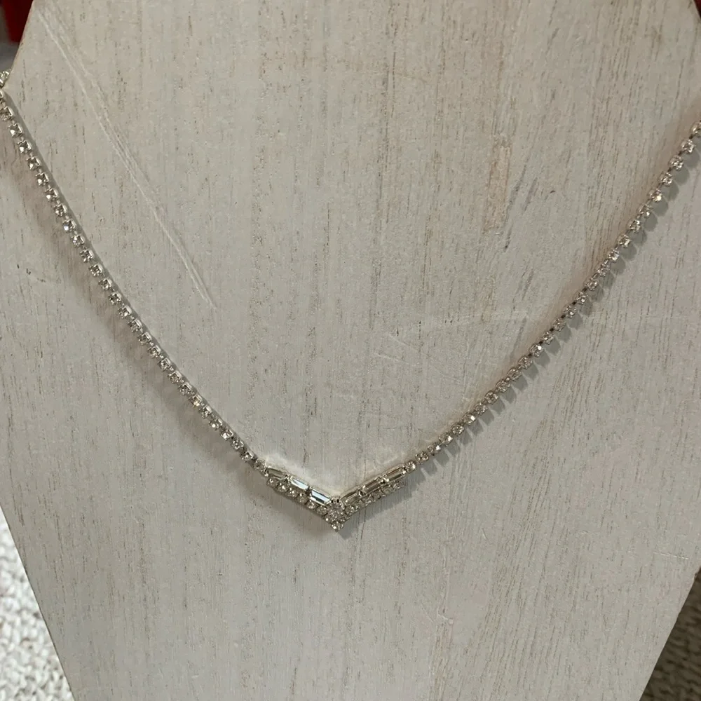 Vintage Rhinestone V Necklace Chevron Tennis Style Silver Tone Sparkle - Picture 9 of 9